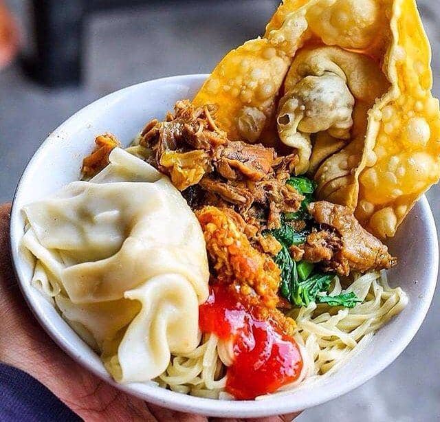 Mie Ayam Sempurna: Rasa yang Menggigit Jiwa di Jantung Cilacap